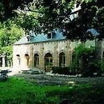Lumineux Dans Ancienne Orangerie Avec Jardin Et Barbecue - Fr-1-489-281 Trezelles